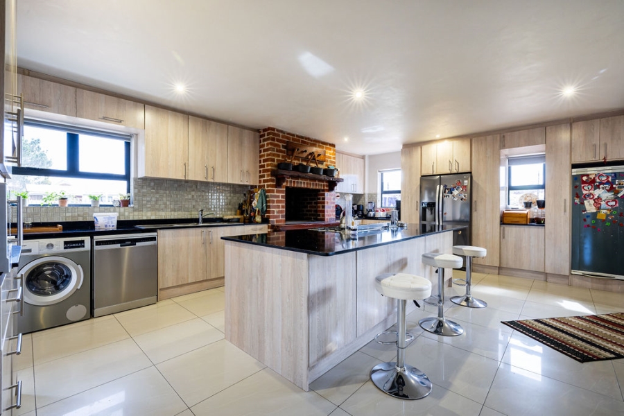 6 Bedroom Property for Sale in Stellenbosch Farms Western Cape